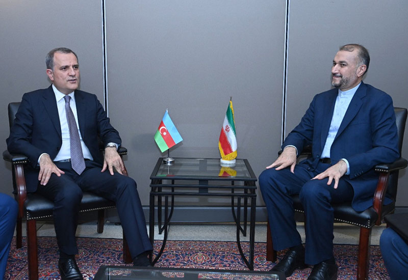 Azərbaycanın xarici işlər naziri iranlı həmkarı ilə görüşüb