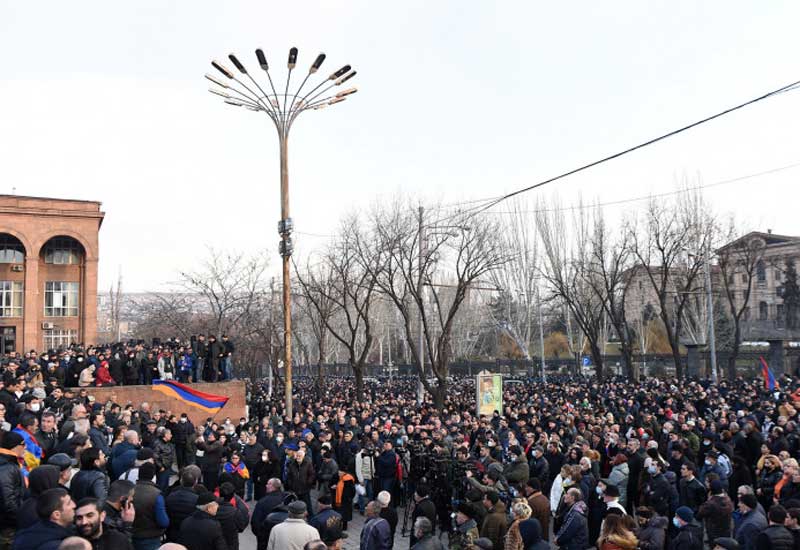 Ermənistan parlamentinin binasına əlavə polis qüvvələri cəlb olunub