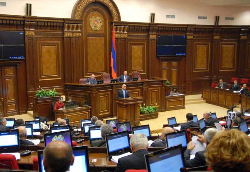 Ermənistanda hərbi vəziyyət rejmi ləğv edildi