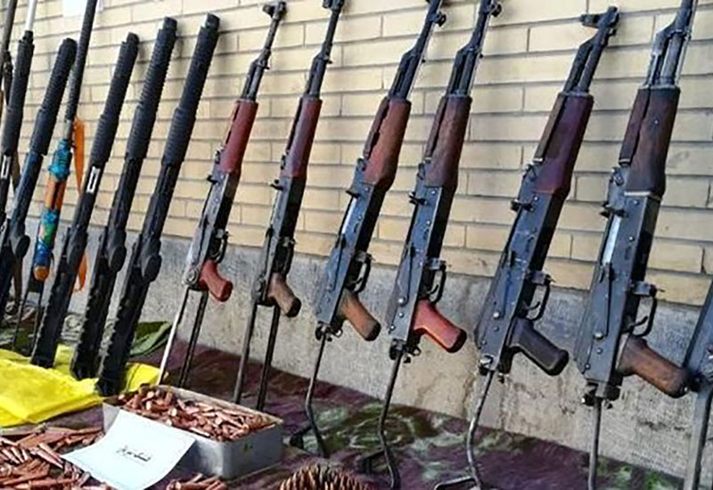 İran polisi son iğtişaşlarda 2,827 döyüş silahı ələ keçirdiyini bildirib