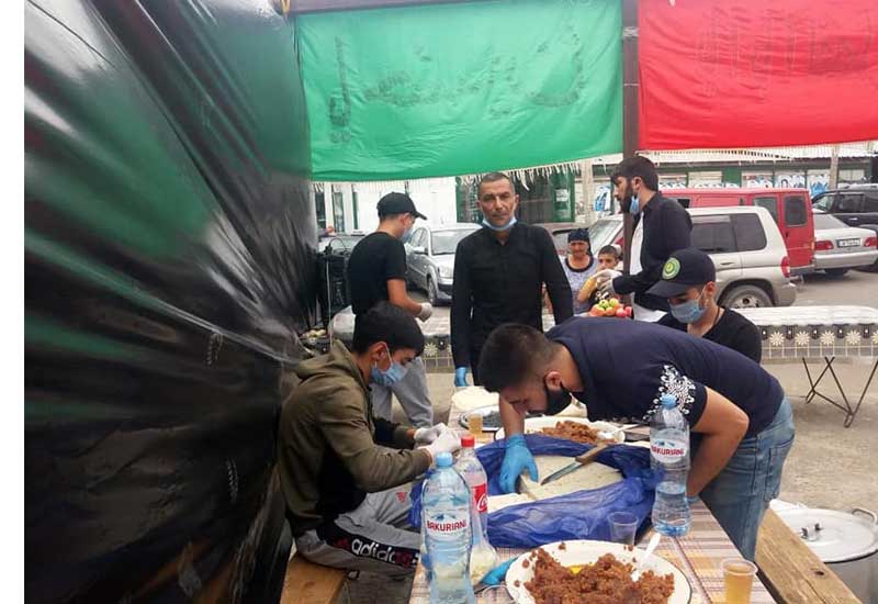 Marneuli bazarında İmam Hüseyn (ə) ehsanı - FOTO